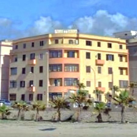 Brezza Di Tramontana Apartment Trapani Luaran gambar